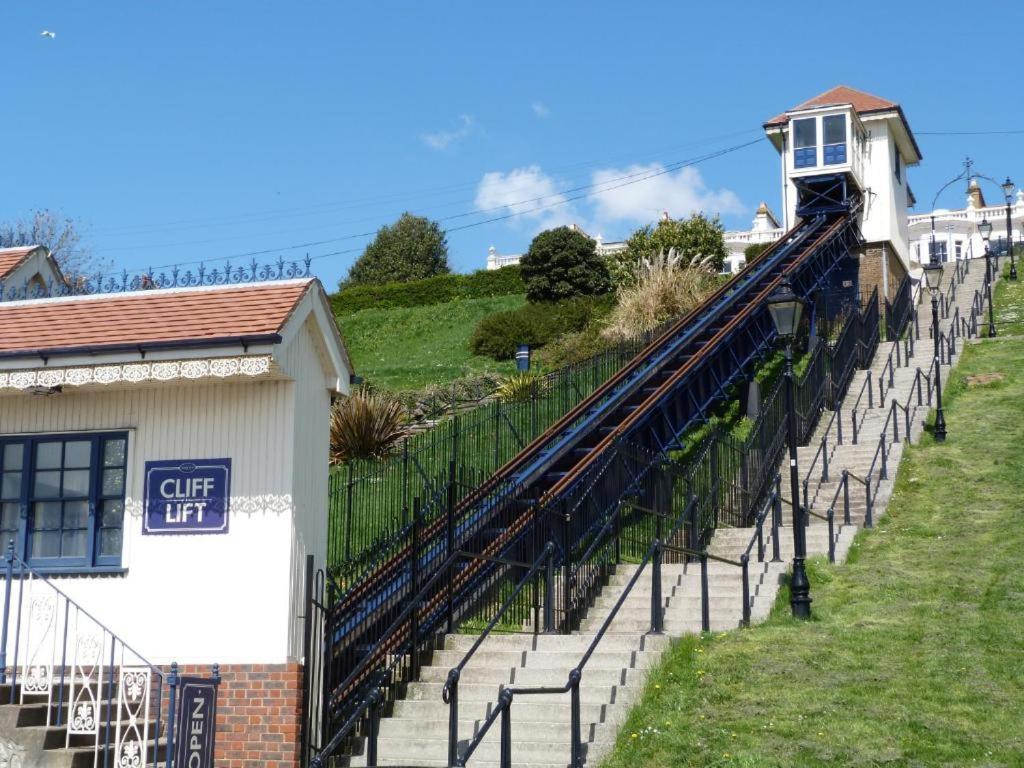 Marine Villa Hotel & Suites - Close To Beach, Train Station & Southend Airport Southend-on-Sea Exterior foto
