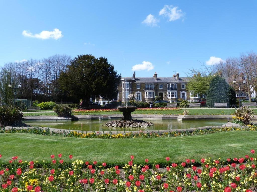 Marine Villa Hotel & Suites - Close To Beach, Train Station & Southend Airport Southend-on-Sea Exterior foto